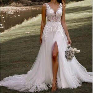 Elegant A-line V-neck Tulle Chapel Train Wedding Dress, US Size 0